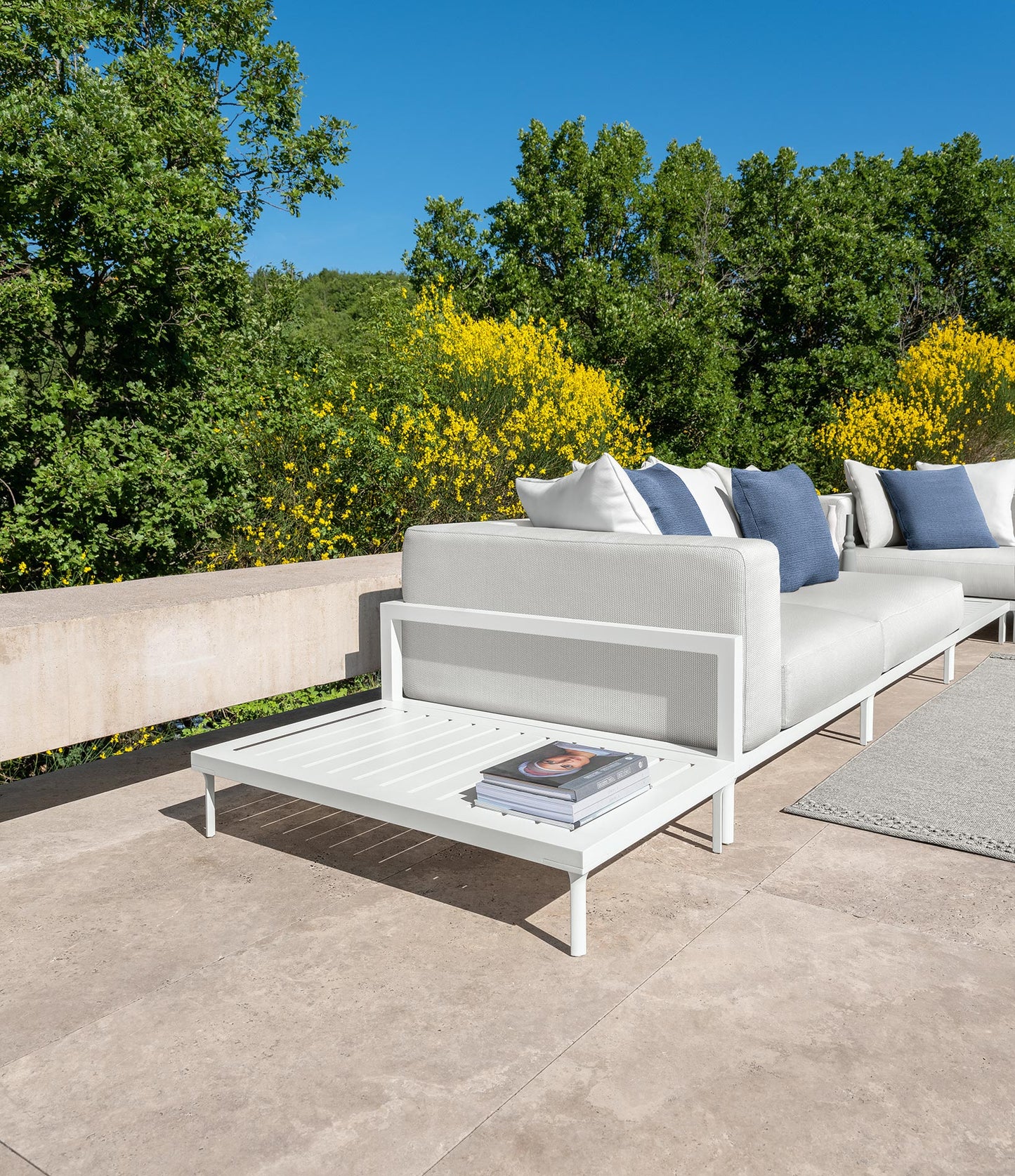 Cleo Soft Alu modular outdoor sofa by Talenti 