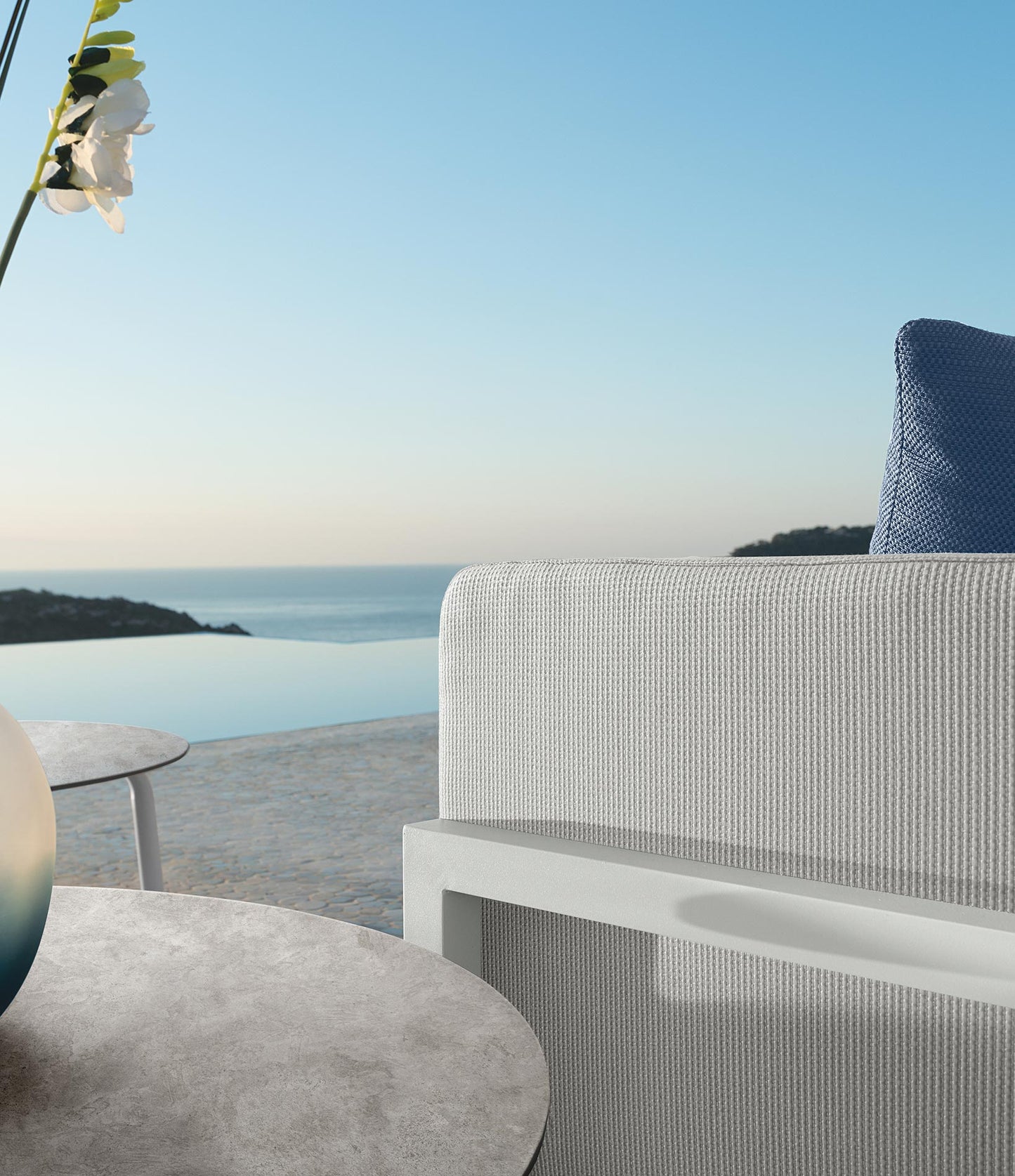 Cleo Soft Alu modular outdoor sofa by Talenti 