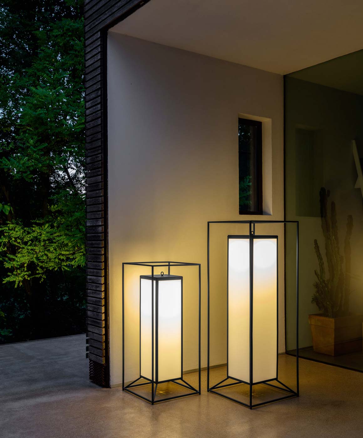 Cleo Soft Alu H90 lampada da esterno talenti design accesa