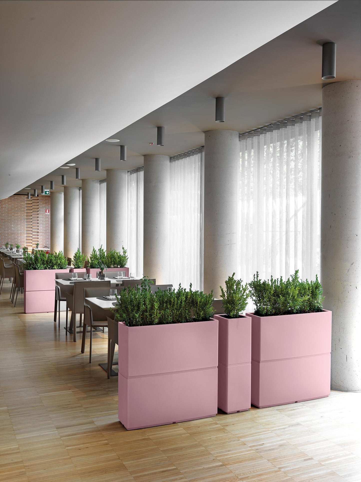 Lyxo outdoor planter dunes 